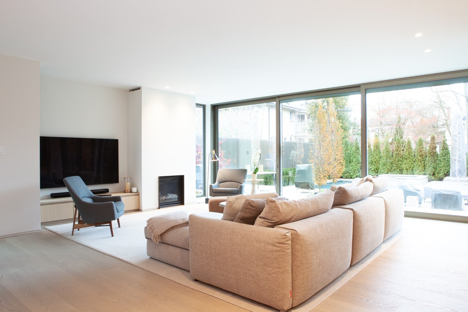 Mastering Minimalism in Luxury Homes